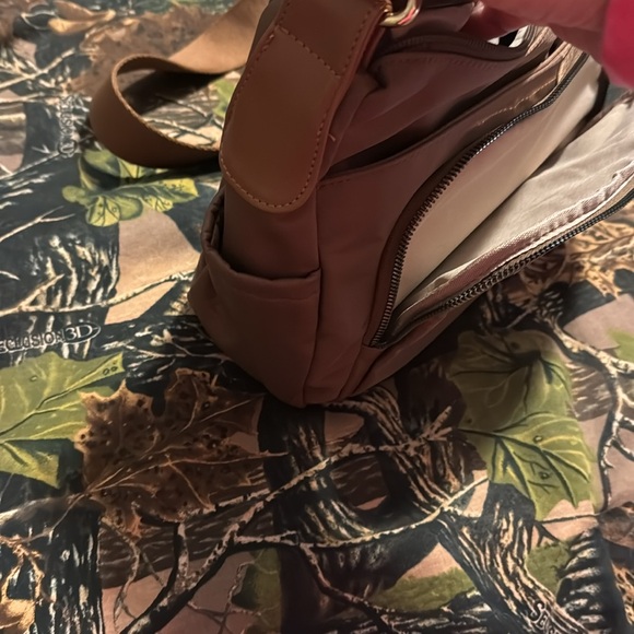 Cute purse, multiple pockets. - Picture 6 of 6